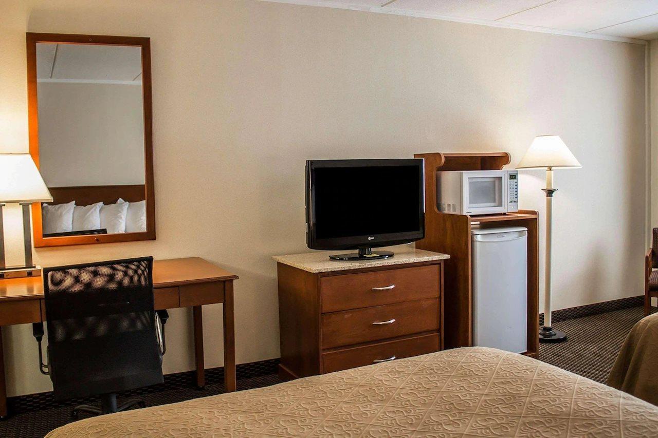 Baymont By Wyndham Youngstown Εξωτερικό φωτογραφία