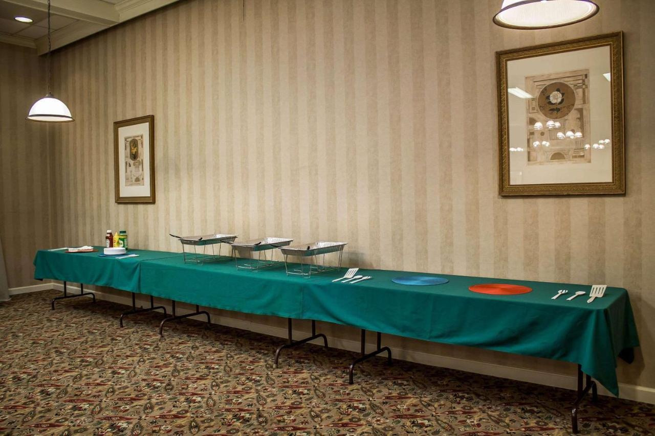 Baymont By Wyndham Youngstown Εξωτερικό φωτογραφία